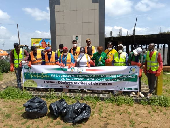 ARAILD mobilisée pour la Journée Mondiale du Nettoyage 2025 à Bafoussam